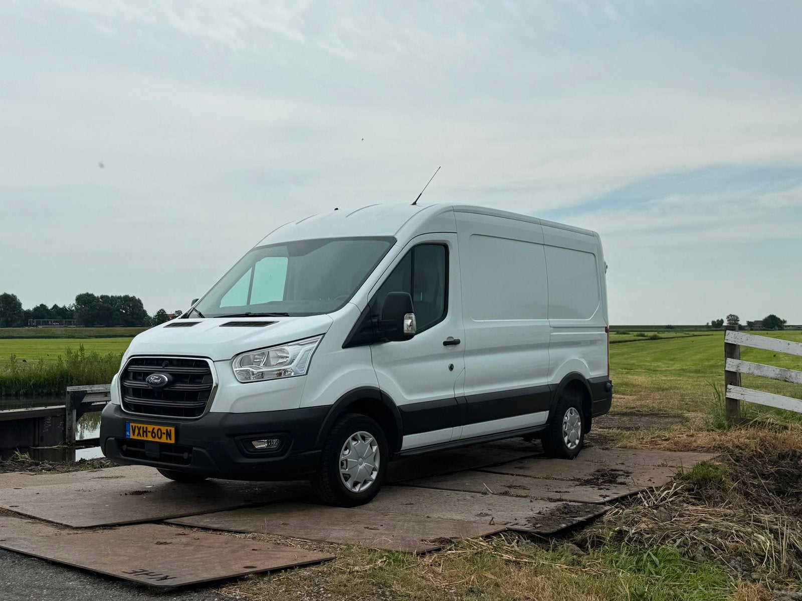 Ford Transit L2h2 Tdci 105pk FWD 2021 Wit, Auto's, Bestelauto's, Voorwielaandrijving, 15 km/l, 1995 cc, 4 cilinders