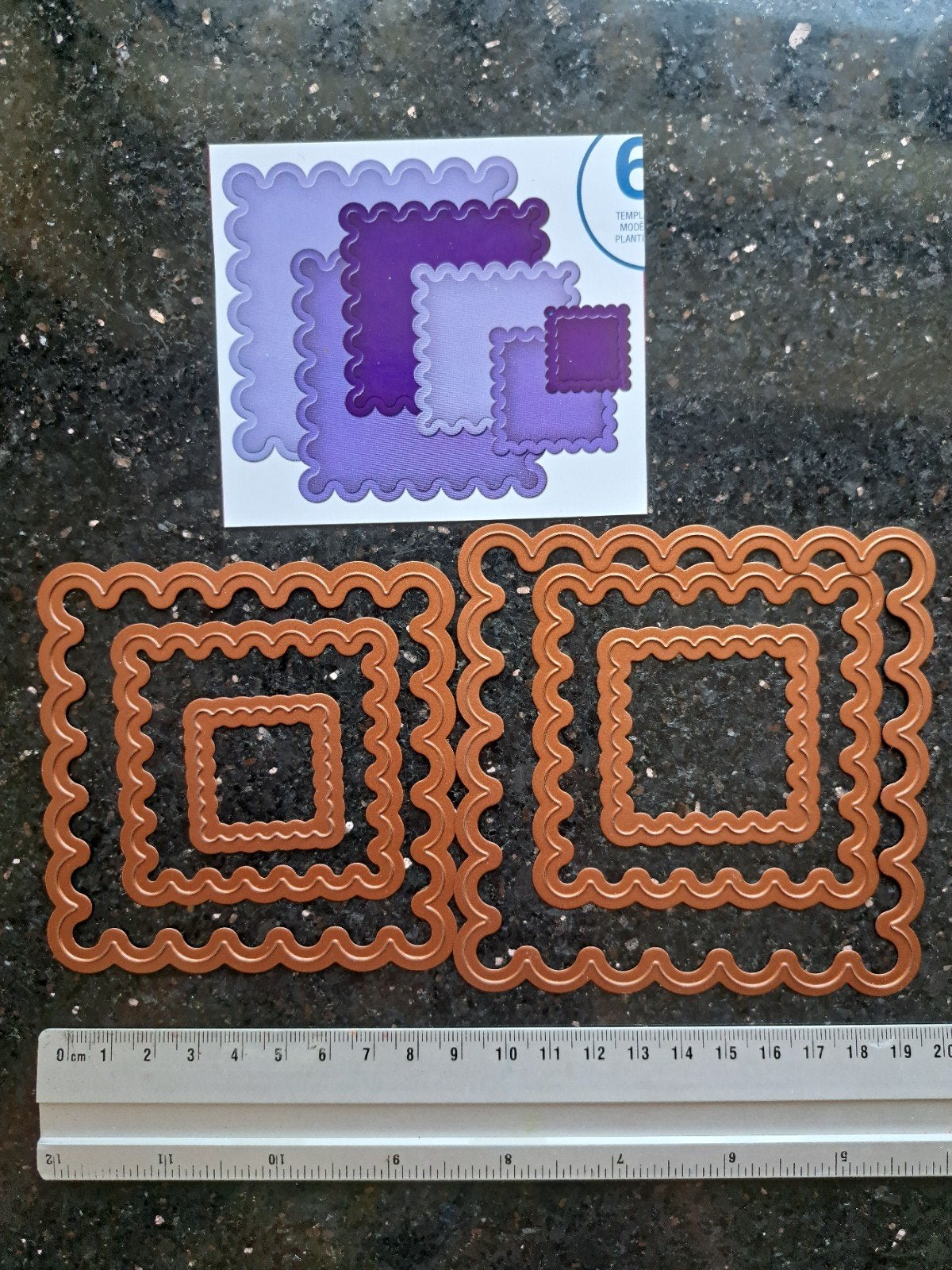 SPELLBINDERS SQUARES SCALLOPED VIERKANT SNIJMAL DIES KAARTEN, Ophalen of Verzenden, Zo goed als nieuw, Overige thema's, Pons of Mal
