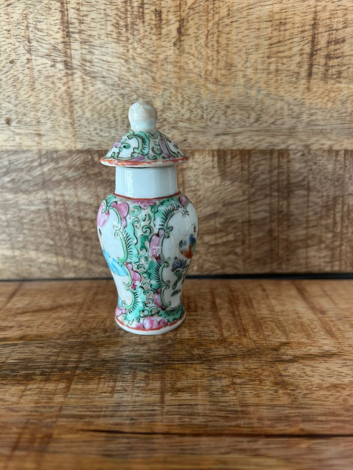 Dekselvaasje famille Rose, Antiek en Kunst, Antiek | Vazen, Ophalen of Verzenden