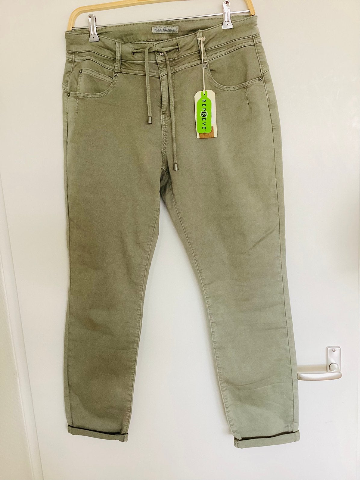 Nieuwe broek Red Button maat 42, Kleding | Dames, Broeken en Pantalons, Maat 42/44 (L), Nieuw, Ophalen of Verzenden, Lang