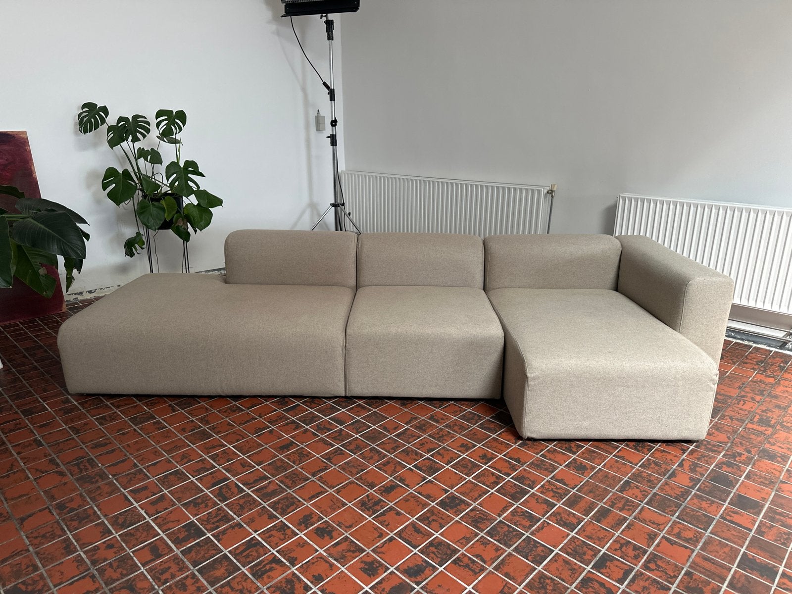 Hay Mags Modulaire bank - 305 cm breed, 70 cm diep, Huis en Inrichting, Banken | Bankstellen, Gebruikt, Verzenden, Minder dan 75 cm