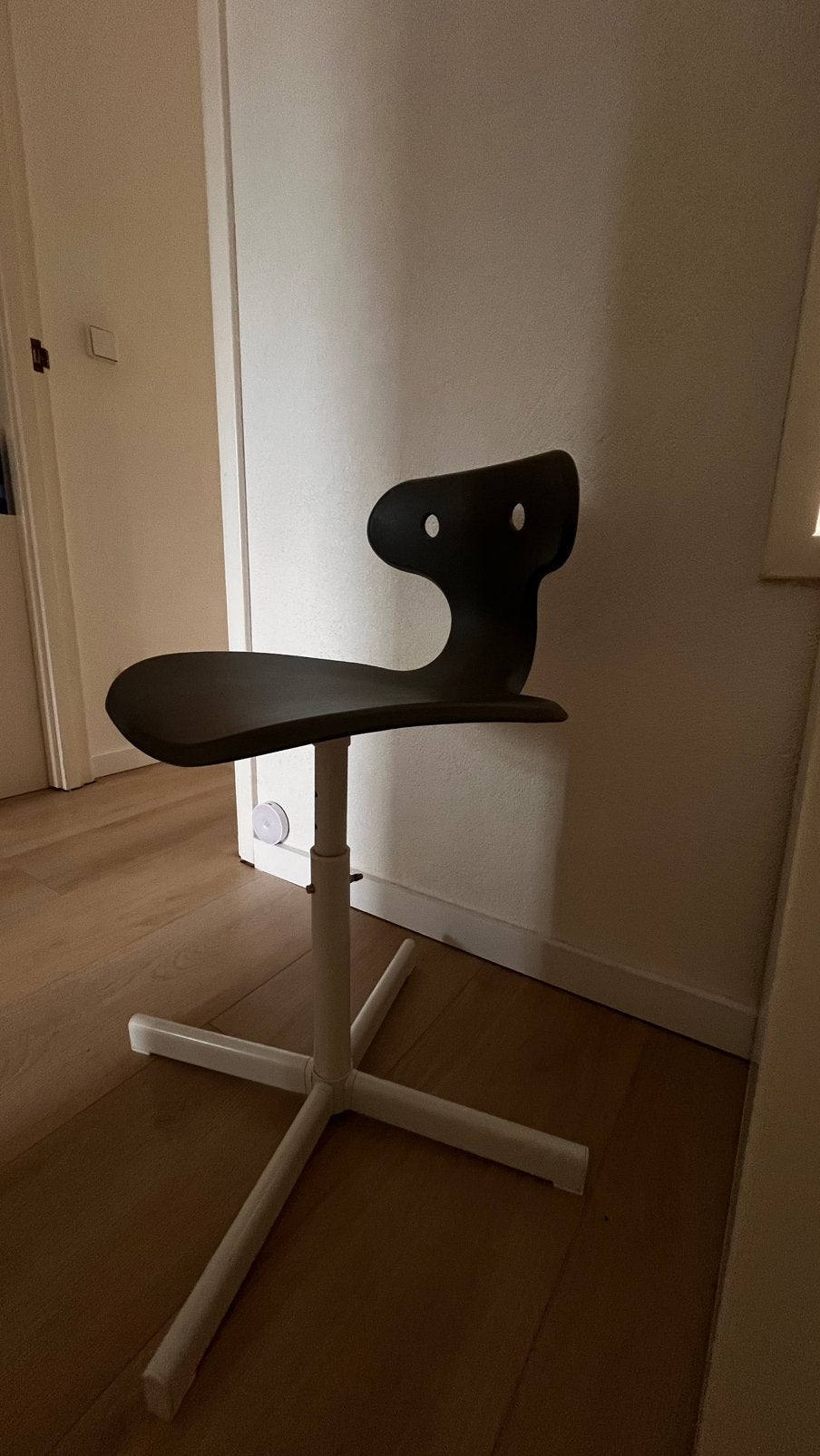 Bureaustoel kinderkamer Ikea, Ophalen, Zo goed als nieuw, Grijs