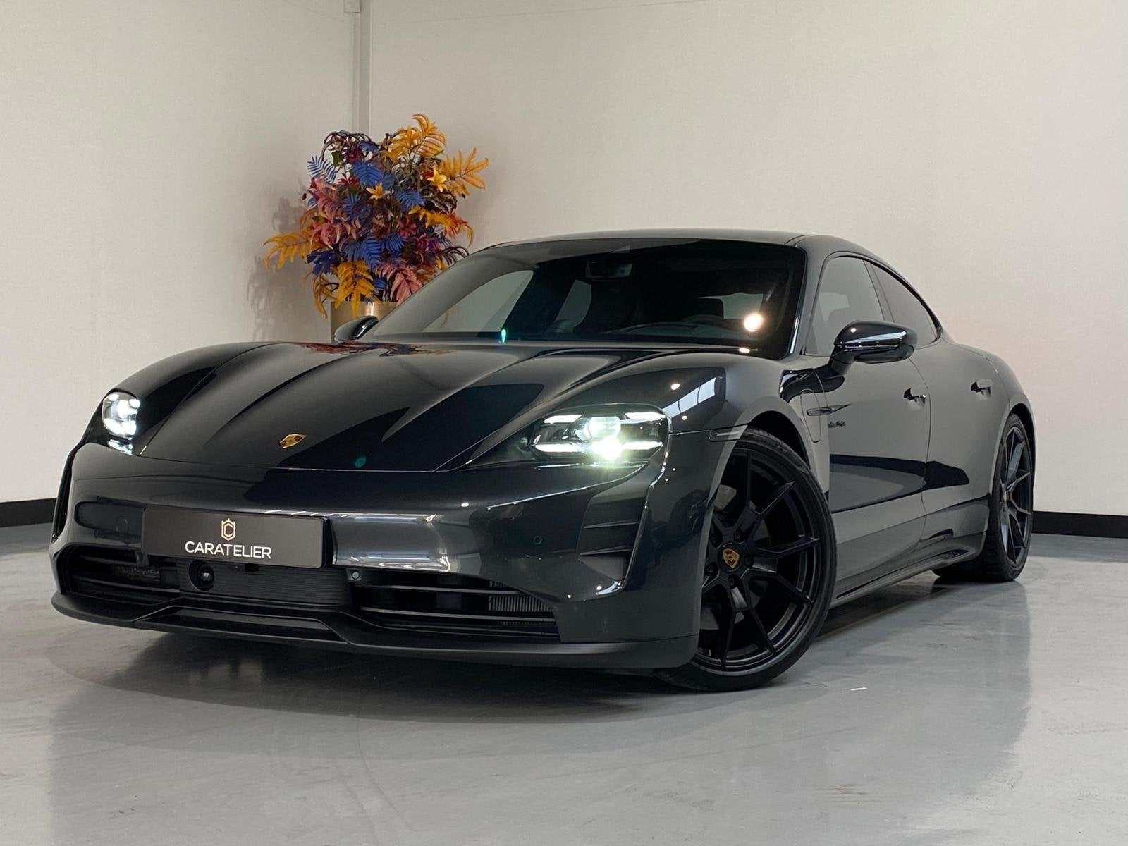 Porsche Taycan GTS 93 kWh (bj 2022, automaat), Auto's, Automaat, Verwarmde buitenspiegels, 4 stoelen, Leder