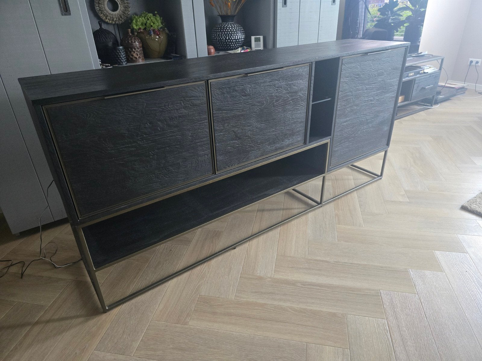 Henders en Hazel Dressoir met Verlichting, Ophalen, 150 tot 200 cm, 25 tot 50 cm, Glas