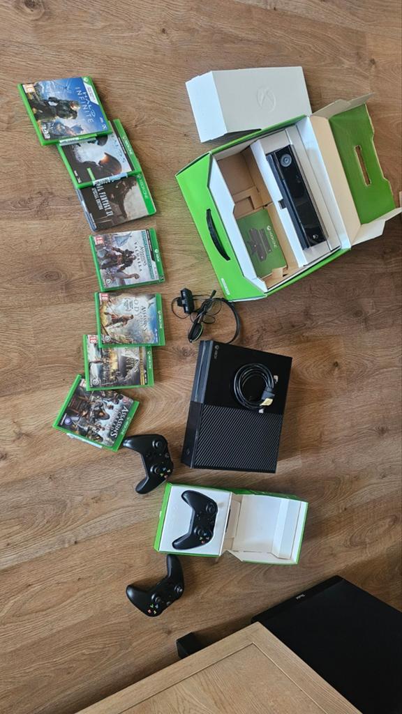 Xbox One met 3 controllers, kinect en 7 games, Spelcomputers en Games, Spelcomputers | Xbox One, Gebruikt, Xbox One, 500 GB, Met 3 controllers of meer