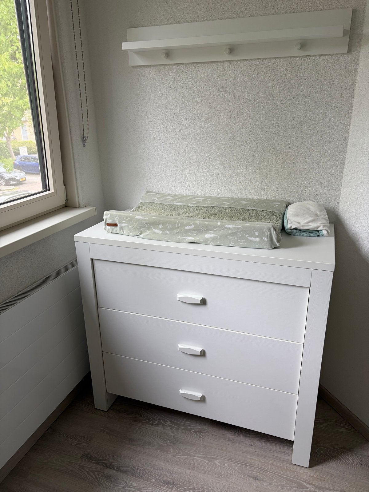 Europe Baby Commode met plankje, verschoonkussen en 2 hoezen, Ophalen, Gebruikt, 50 tot 70 cm, 75 tot 100 cm