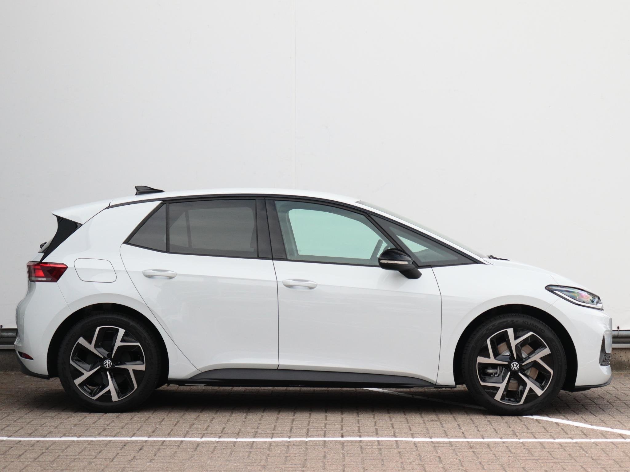 Volkswagen ID.3 Neo Life 50 kWh 170pk | Nu in de showroom |, Auto's, Zwart, Automatische klimaatregeling, ID.3, Wit