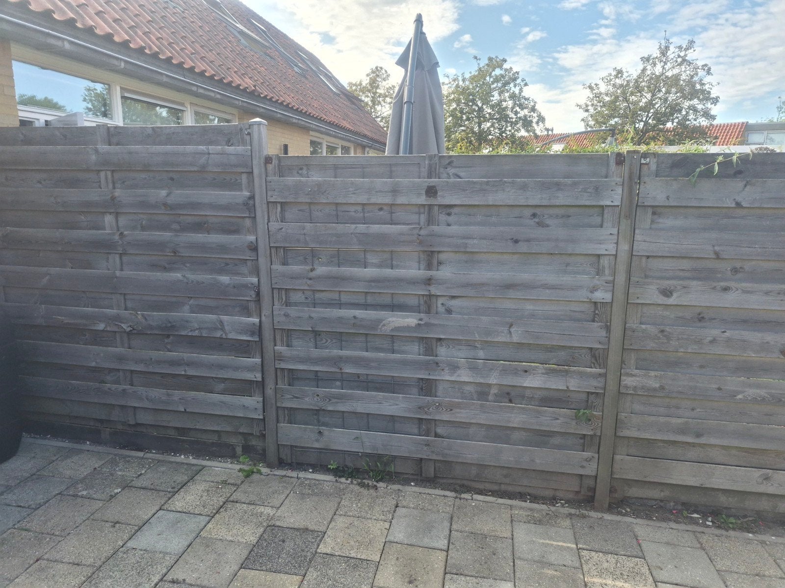 4 schuttingdelen en deur, Tuin en Terras, Schuttingen, Ophalen, 1 tot 2 meter, Minder dan 3 meter, Zo goed als nieuw