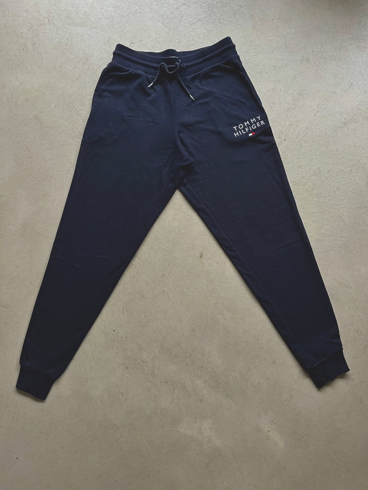 Tommy Hilfiger joggingbroek donkerblauw XS, Kleding | Dames, Sportkleding, Blauw, Overige typen, Ophalen of Verzenden, Zo goed als nieuw