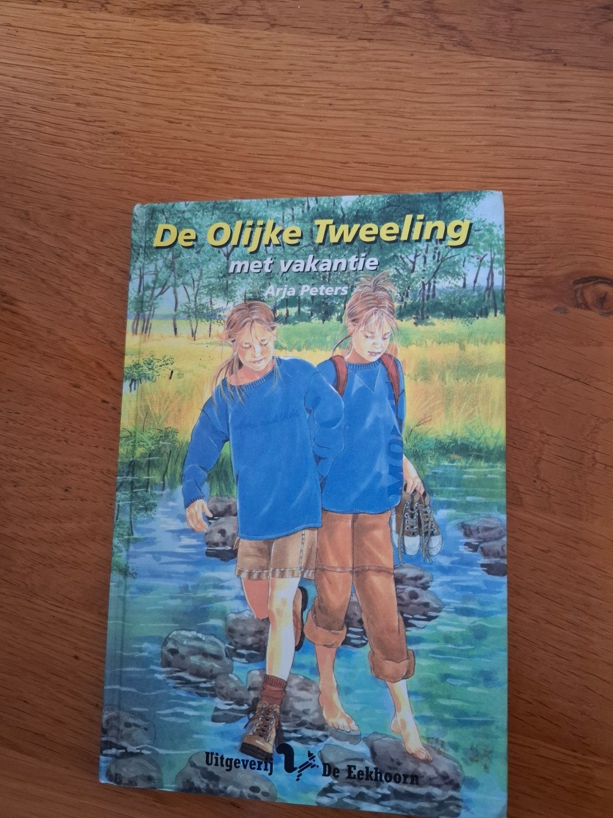 De Olijke Tweeling met vakantie - Arja Peters, Ophalen of Verzenden, Gelezen, Arja Peters, Fictie