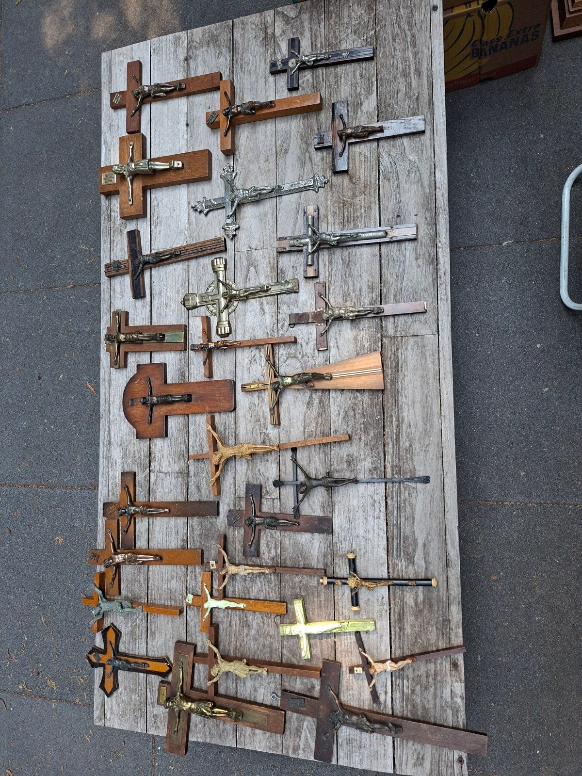 60 x Crucifix., Verzamelen, Religie, Ophalen of Verzenden, Gebruikt, Beeld(je), Christendom | Katholiek