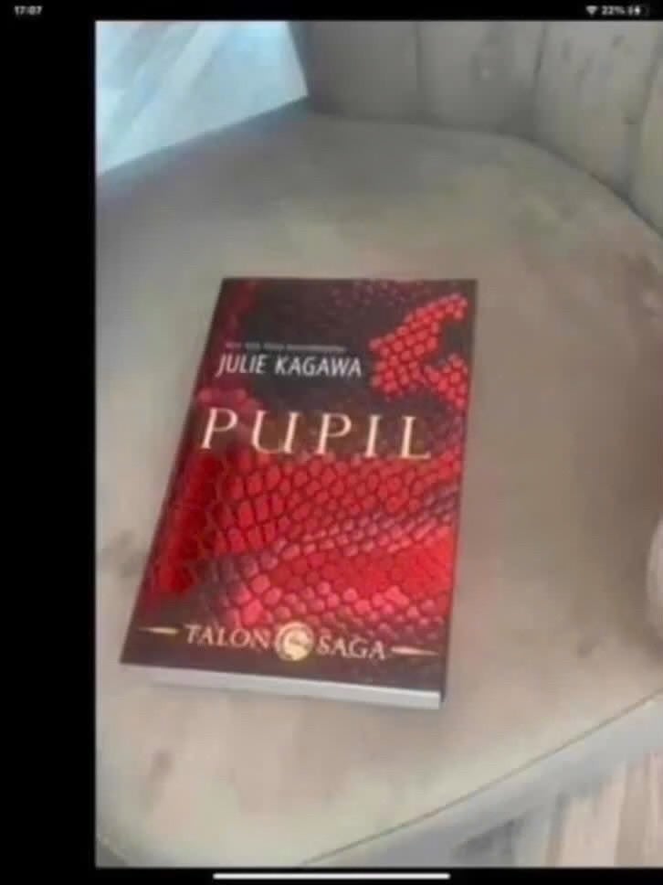 Pupil - Talon Saga door Julie Kagawa, Ophalen of Verzenden, Zo goed als nieuw, Julie Kagawa