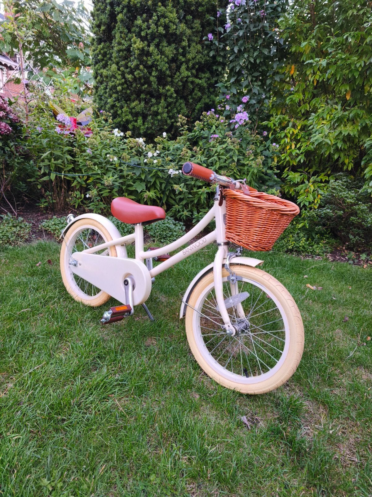 Banwood kinderfiets 16inch met mandje en zijwieltjes zgan, Fietsen en Brommers, Ophalen, Terugtraprem, Zijwieltjes, 16 tot 20 inch