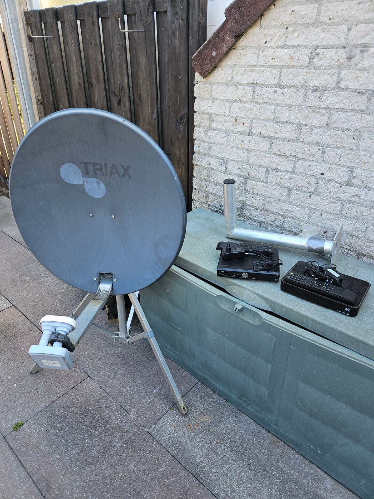 Complete schotelantenne set met ontvangers, Ophalen, Gebruikt, (Schotel)antenne, Overige merken