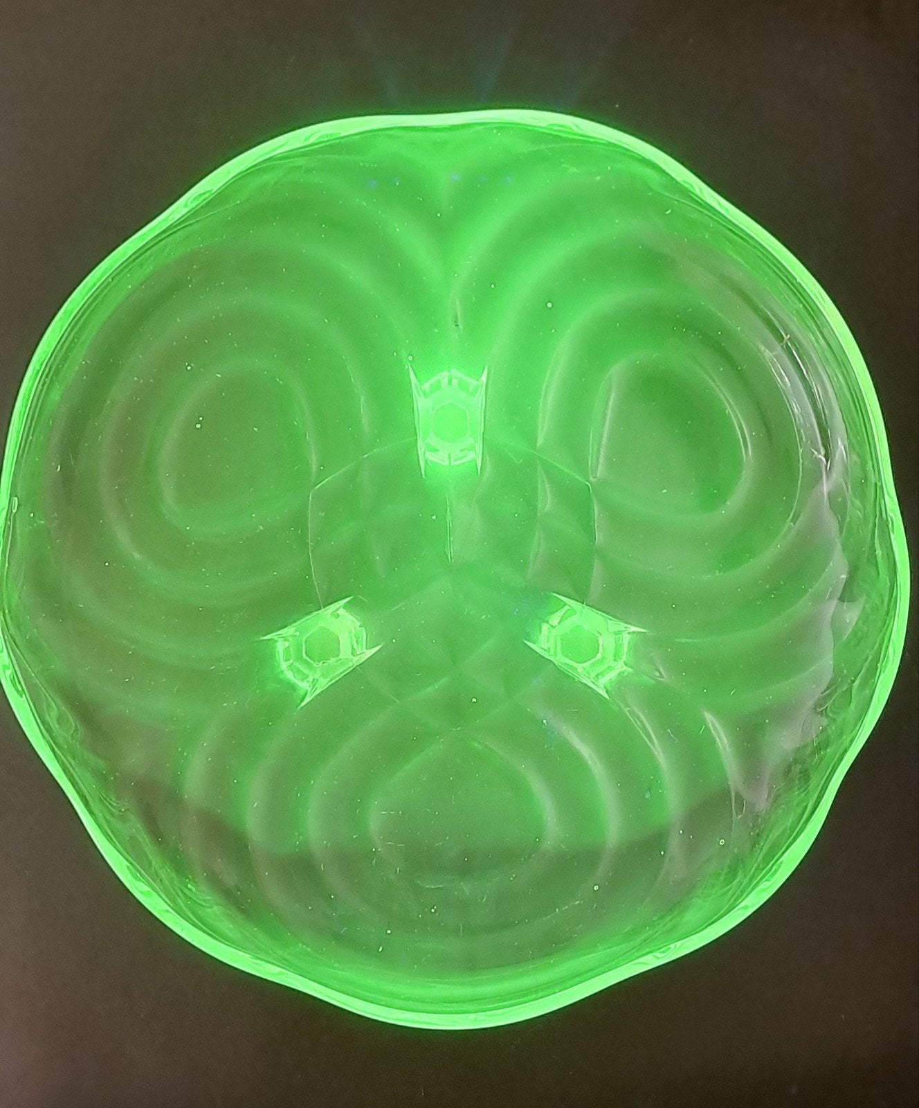 Vintage Uranium Glas Schaal - Glows onder UV-licht, Antiek en Kunst, Ophalen
