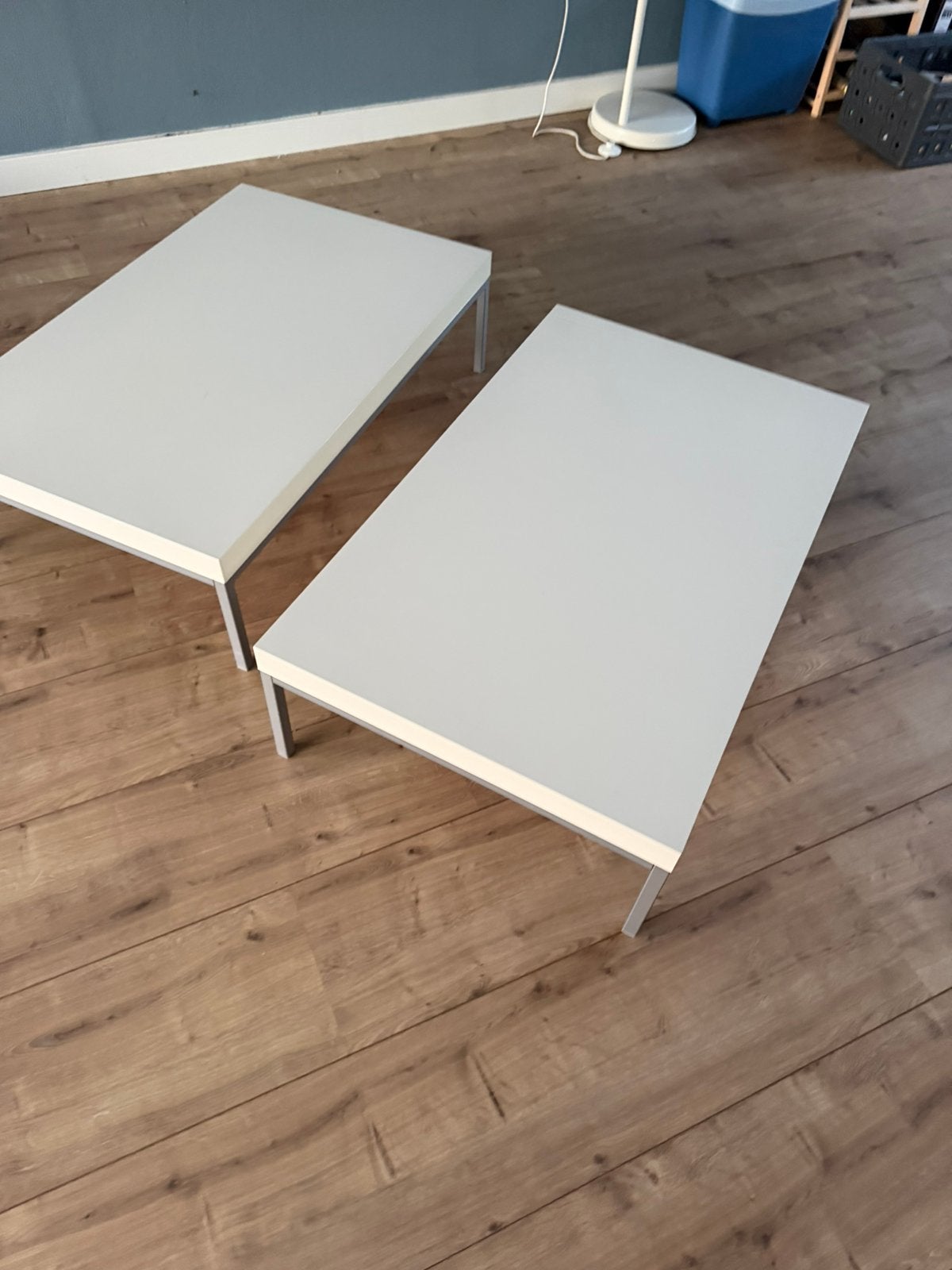Gratis af te halen: 2x IKEA KLUBBO witte bijzettafels, Ophalen, Overige materialen, 50 tot 100 cm, Zo goed als nieuw