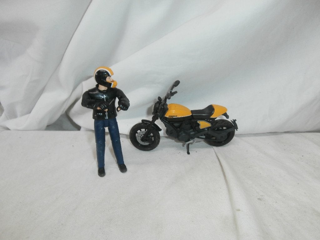 Bruder Ducati Scrambler met motorrijder en accessoires, Ophalen, Zo goed als nieuw