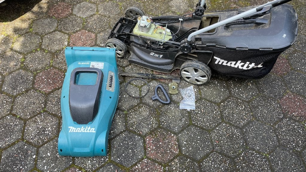 Makita ELM 4120 Defect voor onderdelen., Ophalen, Cirkelmaaier, Gebruikt, Elektrische grasmaaier