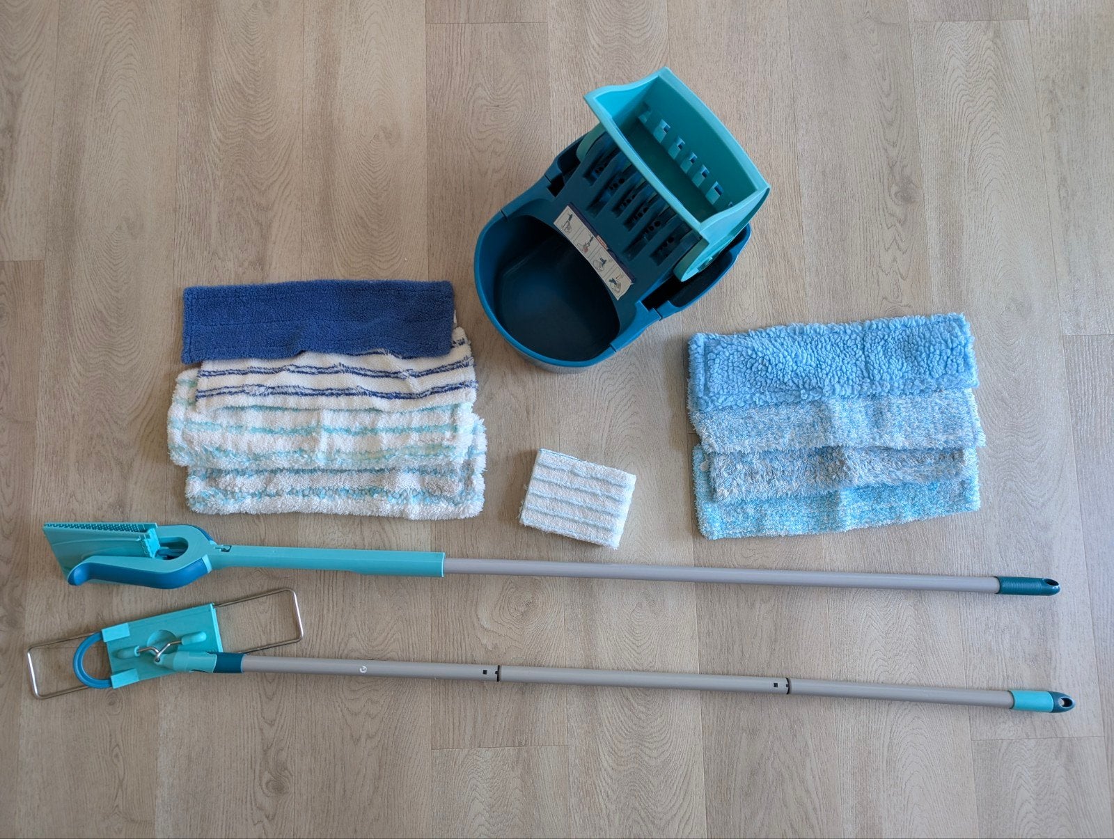 Leifheit Vloerwisser Set: 2 Dweilstokken, Emmer, Dweildoeken, Huis en Inrichting, Schoonmaakartikelen, Ophalen