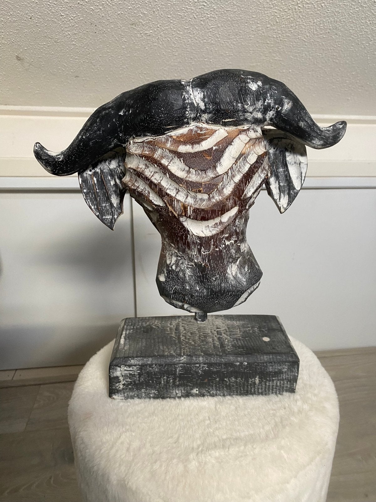 Houten buffel kop op standaard, Ophalen