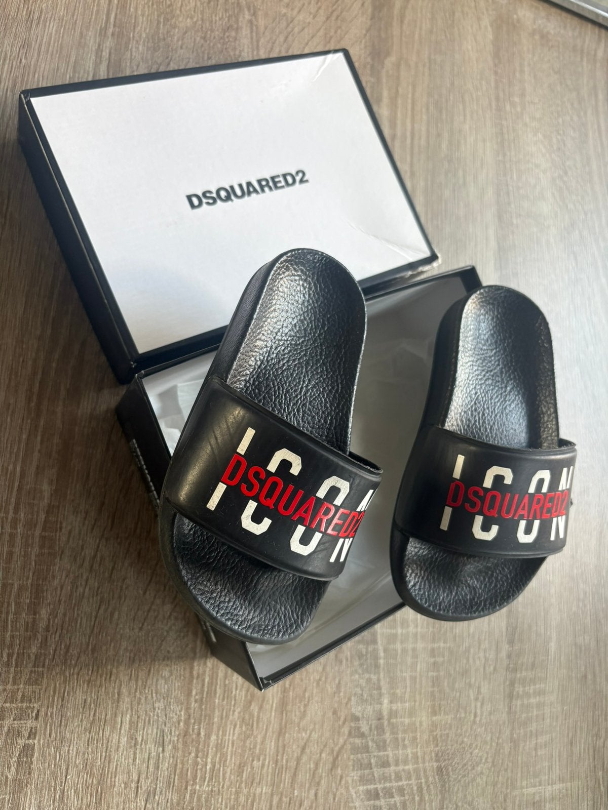 dsquared2 slippers, Overige typen, Ophalen of Verzenden, Zo goed als nieuw, Jongen