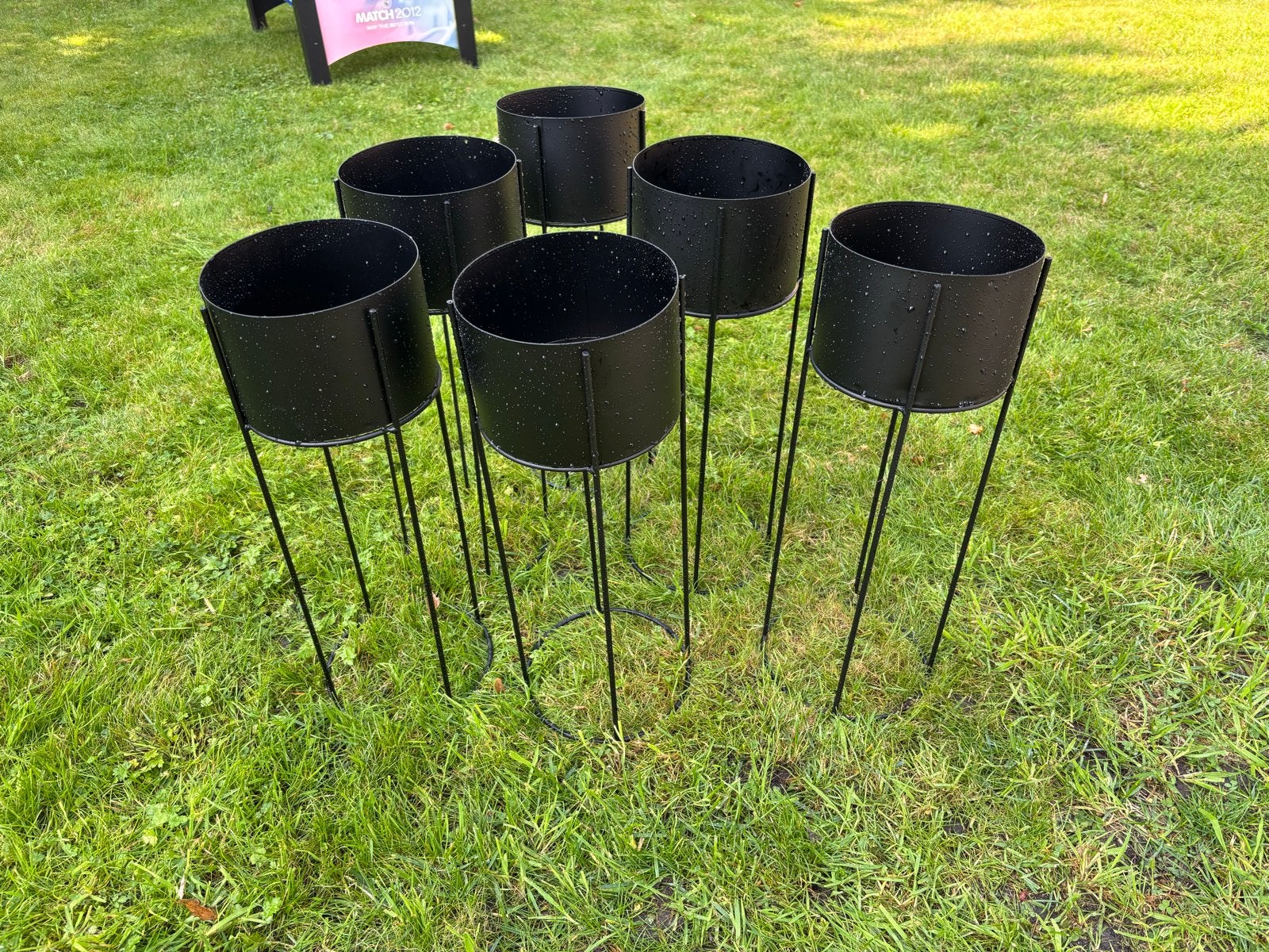 Zwarte metalen plantenbak op voet - industrieel design, Tuin en Terras, Ophalen of Verzenden, Gebruikt