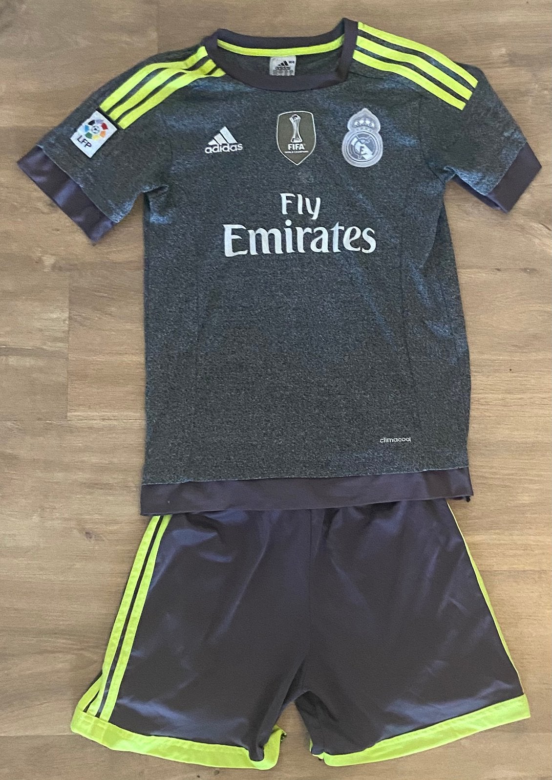 Real Madrid tenue maat 164, Ophalen, Zo goed als nieuw, Jongen of Meisje, Sport- of Zwemkleding