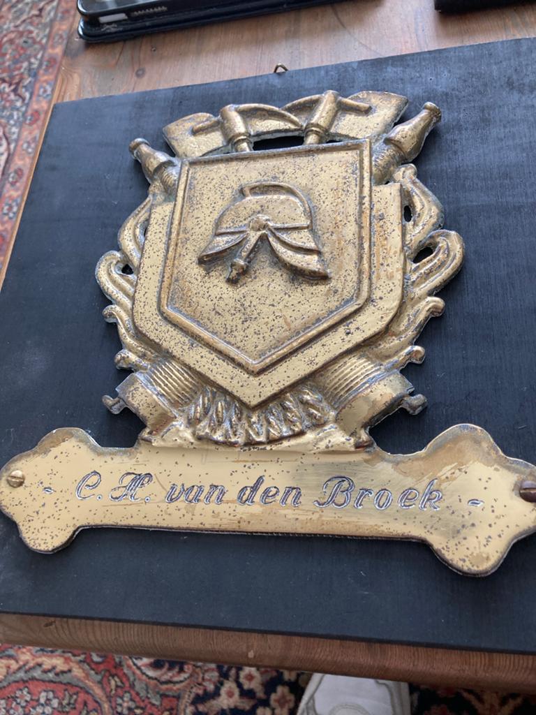Antiek Brandweer Embleem - C.H. van den Broek, Ophalen of Verzenden