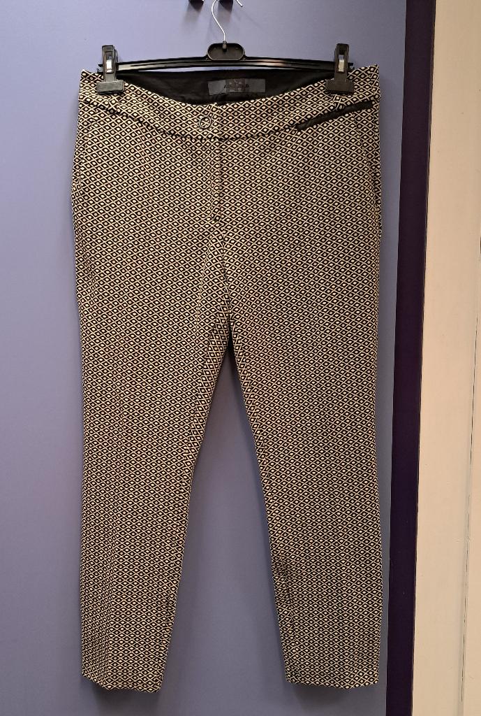 Airfield dikkere stof pantalon creme/ zwart printje 44 47800, Kleding | Dames, ., Zwart, Maat 42/44 (L), Ophalen of Verzenden