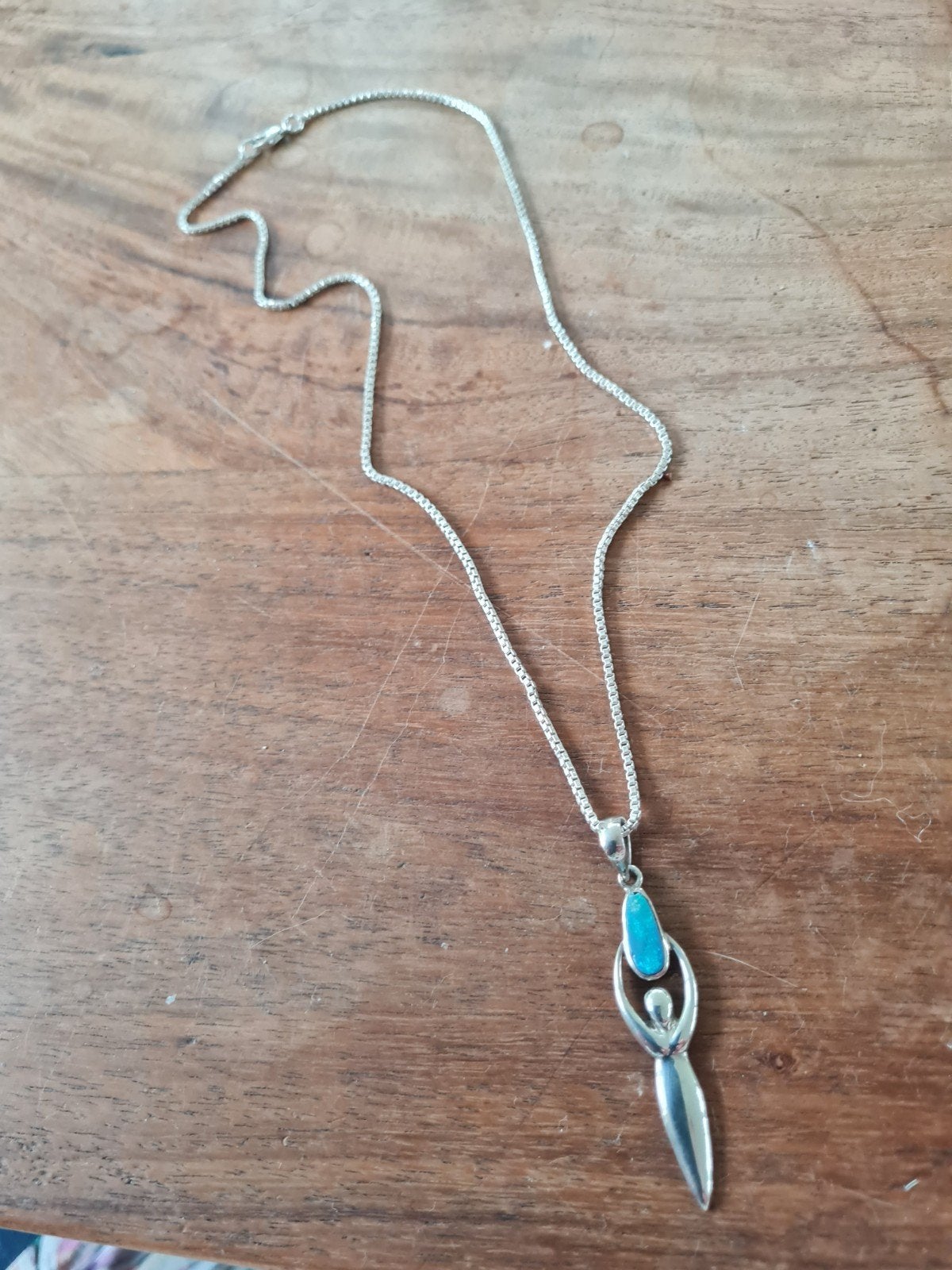 Zilveren ketting met hanger met blauw opaal, Ophalen of Verzenden, Zo goed als nieuw, Met edelsteen, Zilver