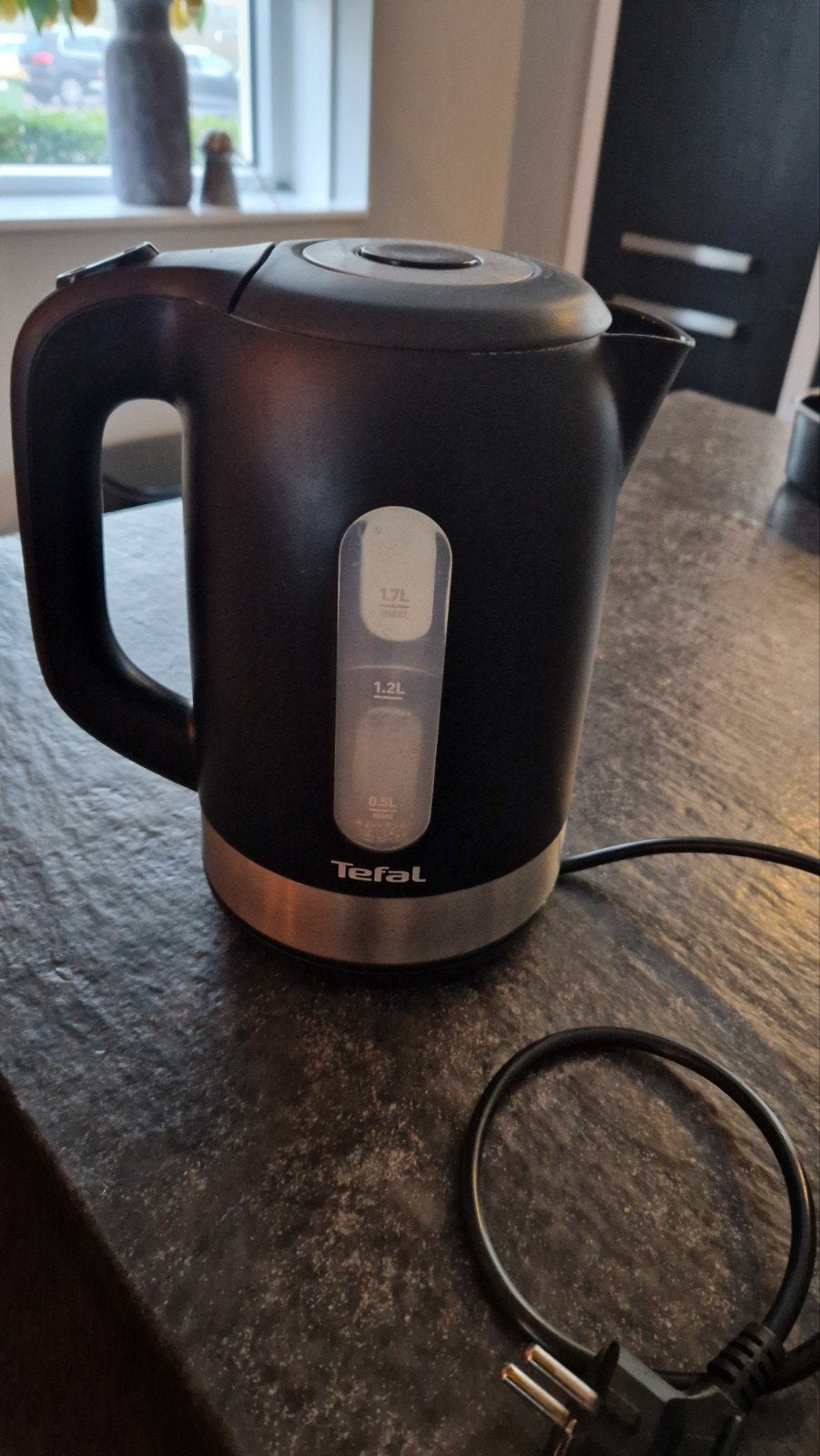 Tefal waterkoker - Zwart - 1.7L, 1 tot 2 liter, Ophalen of Verzenden, Gebruikt, Draadloos
