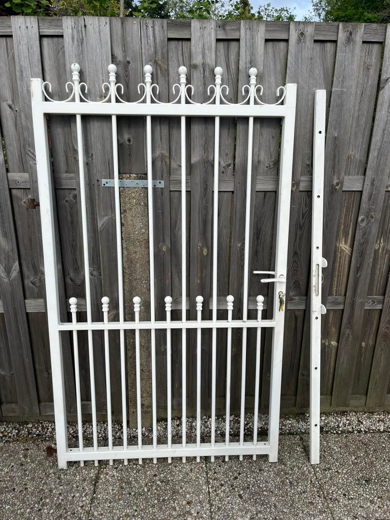 Poort ( wit ) met 3 sleutels, Ophalen, Gebruikt, IJzer, Sierhekwerk
