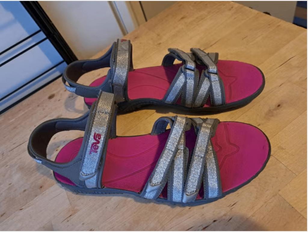 Teva Tirra sandalen - Grijs/roze maat 38/39, Kleding | Dames, Schoenen, Teva, Grijs, Gedragen, Sandalen of Muiltjes