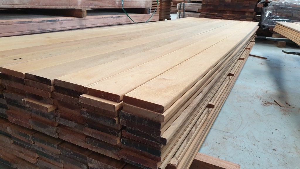 GEVELBEKLEDING, SCHUTTING: PARTIJ SMALLE PLANKEN HARDHOUT GE, Ophalen of Verzenden, Nieuw, 250 cm of meer, Planken