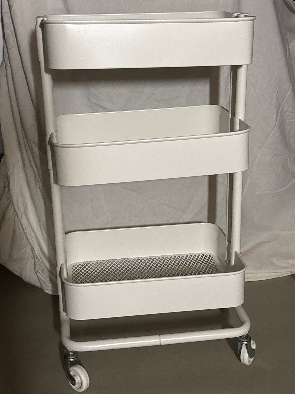 Witte rolwagen met 3 planken - IKEA RÅSKOG stijl, Ophalen of Verzenden, Zo goed als nieuw