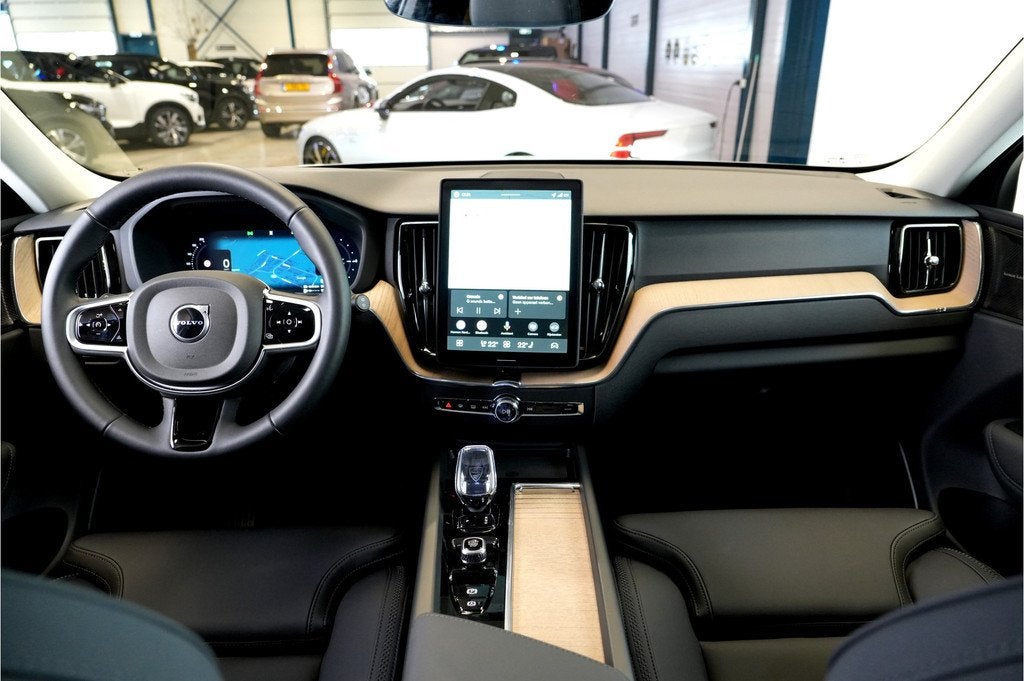 Volvo XC60 2.0 T8 AWD 335kW/456pk Aut8 Plug-in hybrid Plus D, Automaat, Euro 6, 4 cilinders, 1969 cc