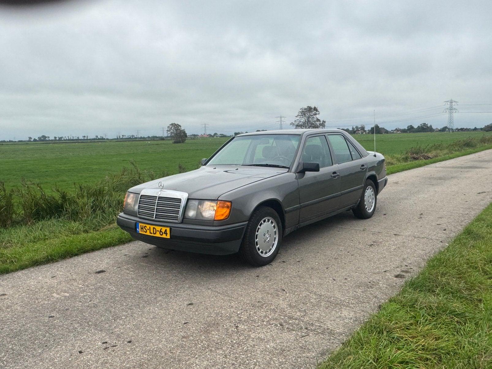 Mercedes-Benz w124 3.0 300 D 1987 Grijs, Auto's, Achterwielaandrijving, 2996 cc, 113 pk, Particulier