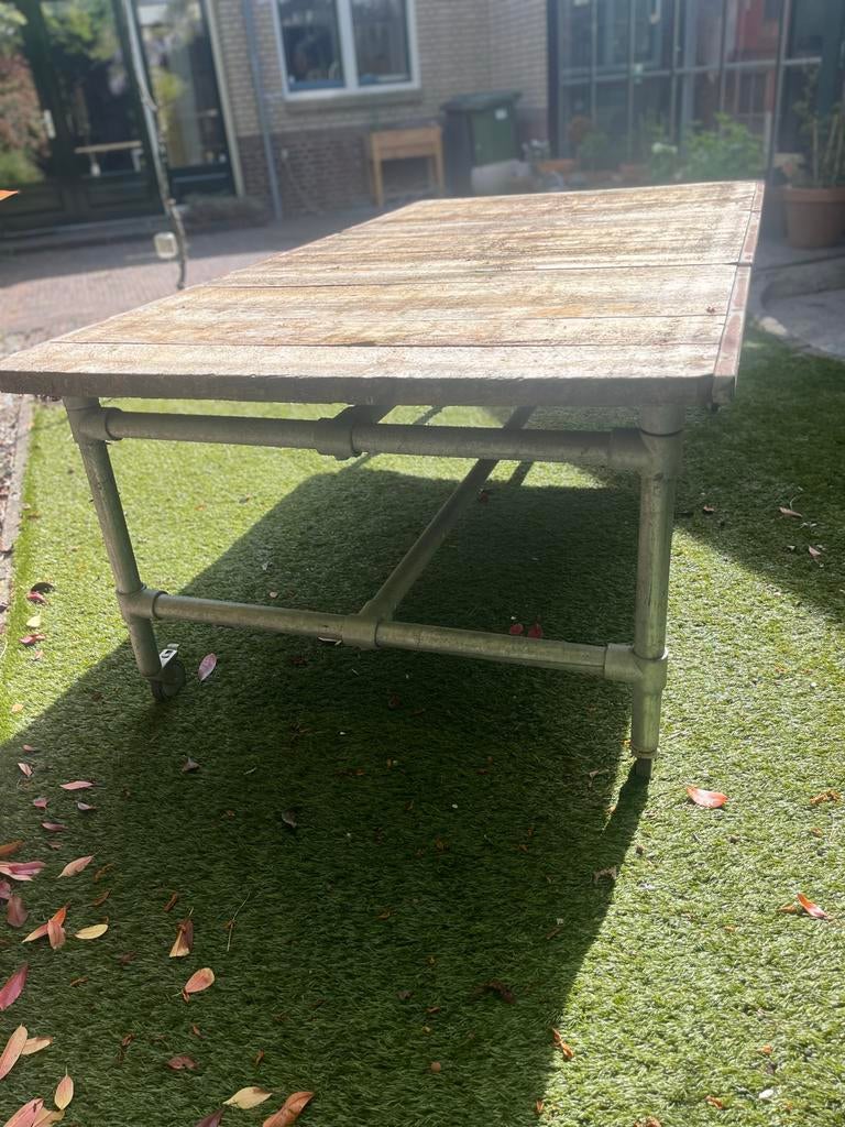 Stevige Robuuste houten tafel met metalen onderstel op wiele, Ophalen, Gebruikt, Rechthoekig, Hout