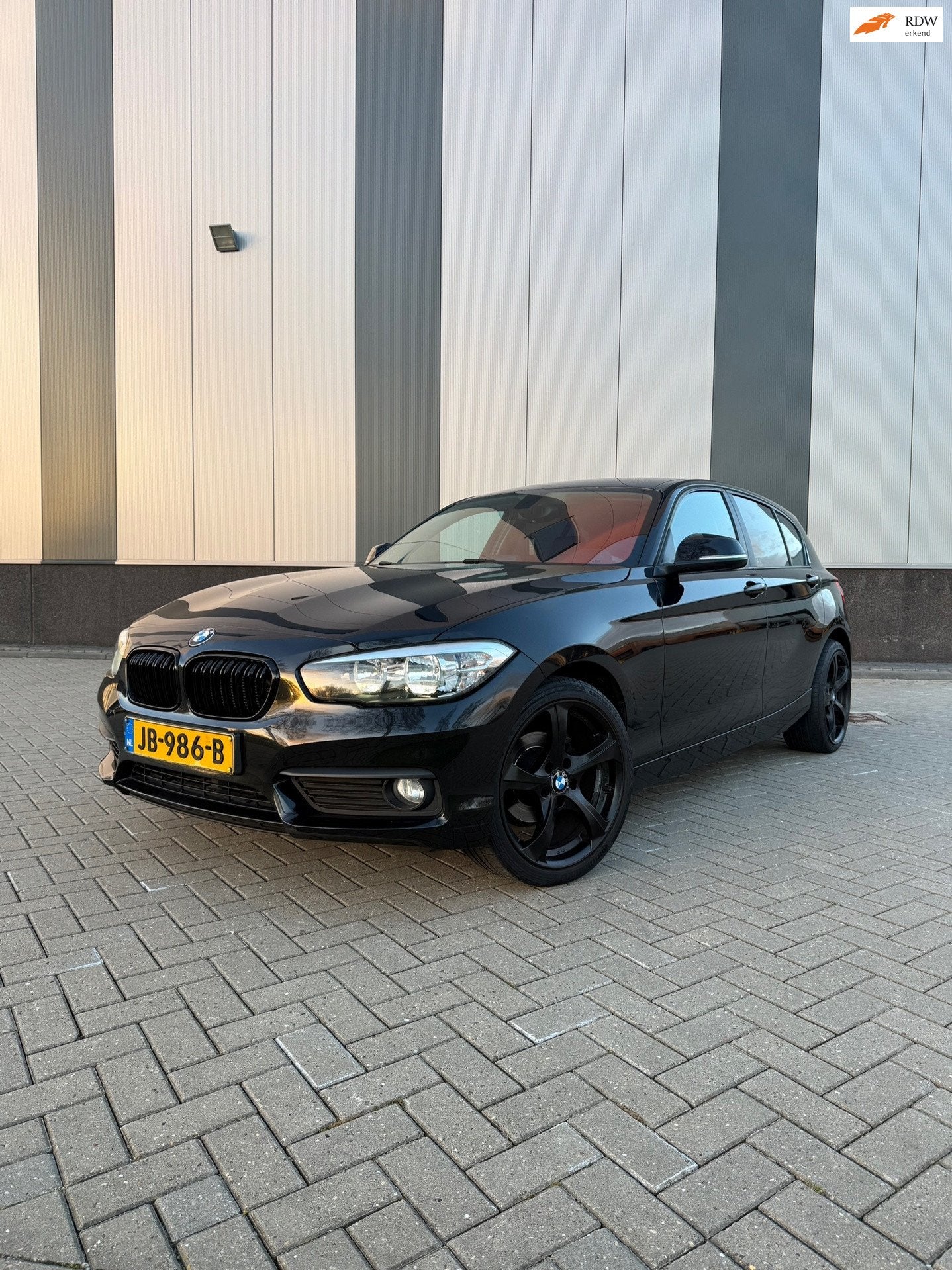 BMW 1-serie 118i Automaat 2016 | NAP | Lederen bekleding, Auto's, Dealer onderhouden, Gebruikt, Zwart, Bedrijf