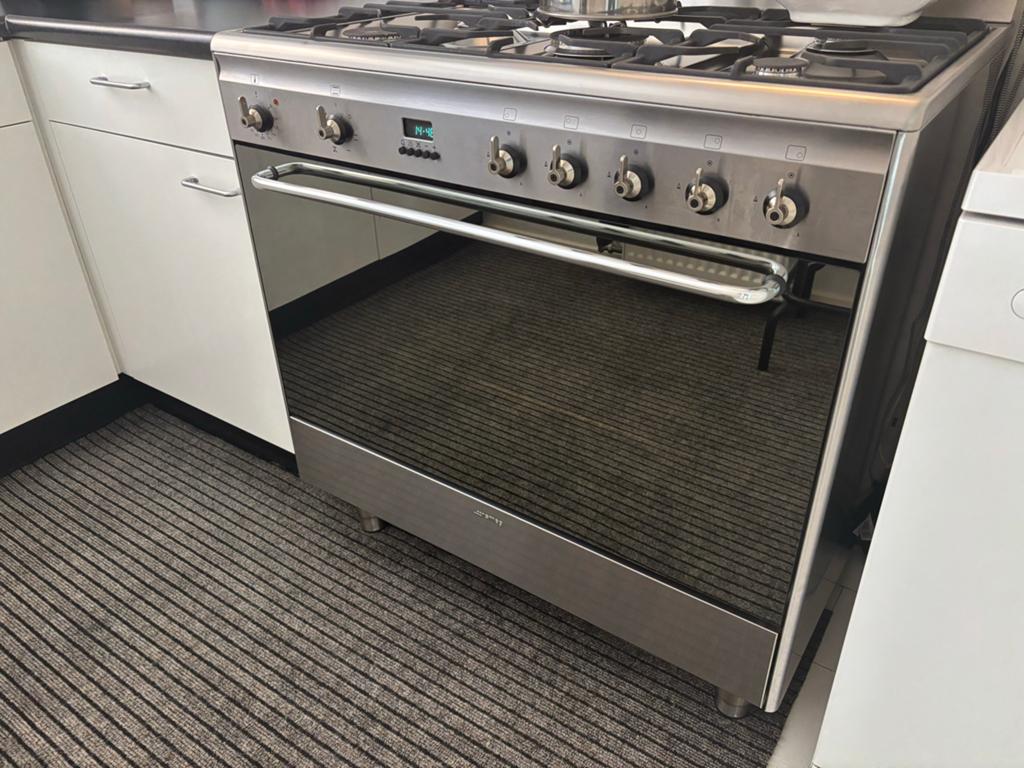 Smeg Fornuis 90x60 met Gasfornuis en Oven, Witgoed en Apparatuur, Fornuizen, Gebruikt, Vrijstaand, Gas, 5 kookzones of meer, 85 tot 90 cm