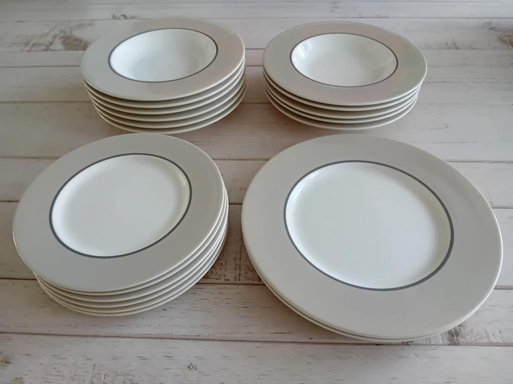 19 borden Hema Tsaar servies puntgaaf, Ophalen of Verzenden, Zo goed als nieuw, Bord(en), Overige stijlen