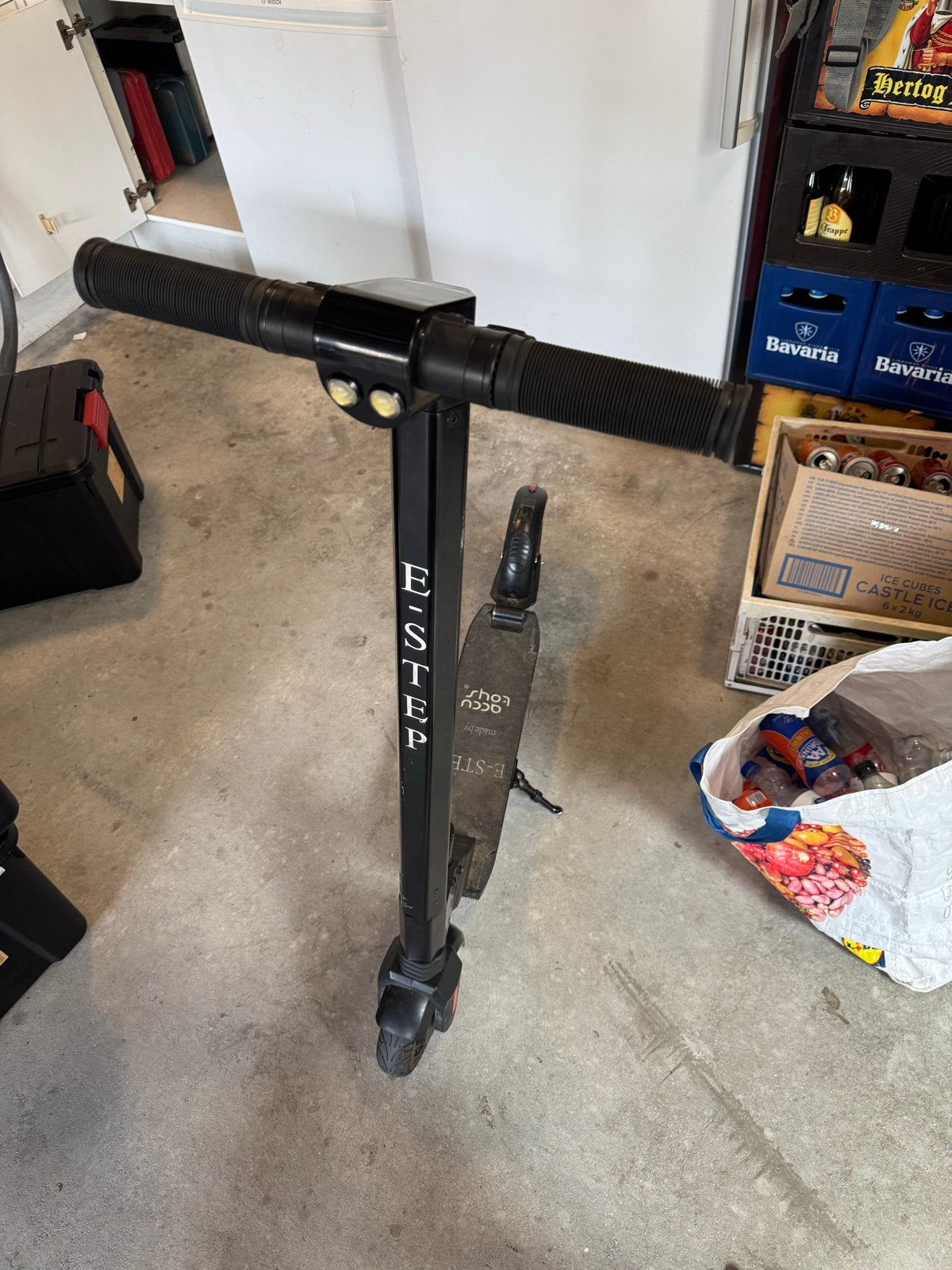 Defecte E-step voor onderdelen of hobbyist, Fietsen en Brommers, Steps, Ophalen, Gebruikt, Elektrische step (E-scooter)