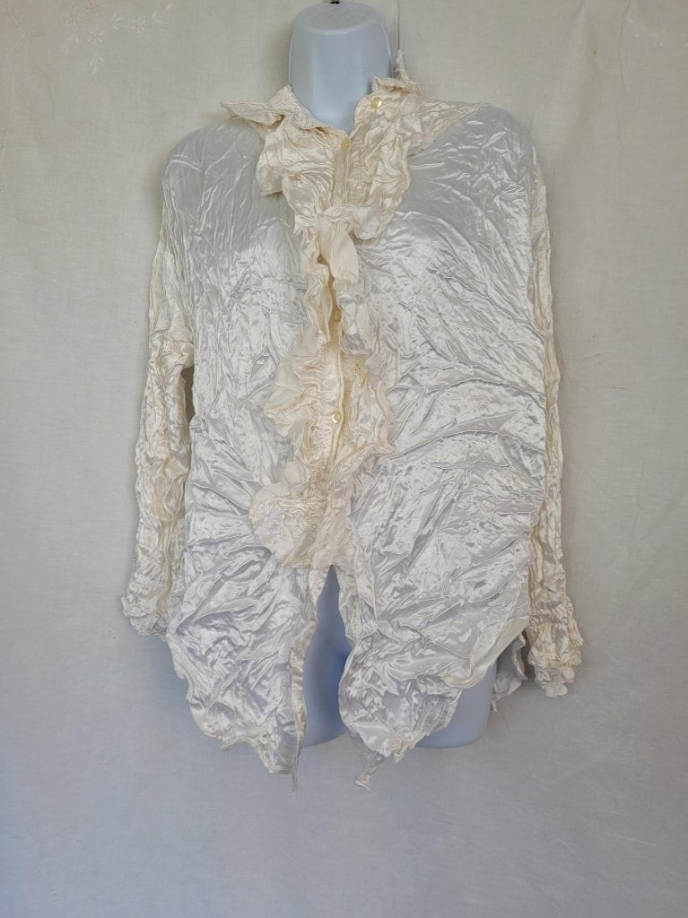 Gave witte glanzende blouse met roesjes mt 40, Maat 38/40 (M), Carnaval, ., Ophalen of Verzenden