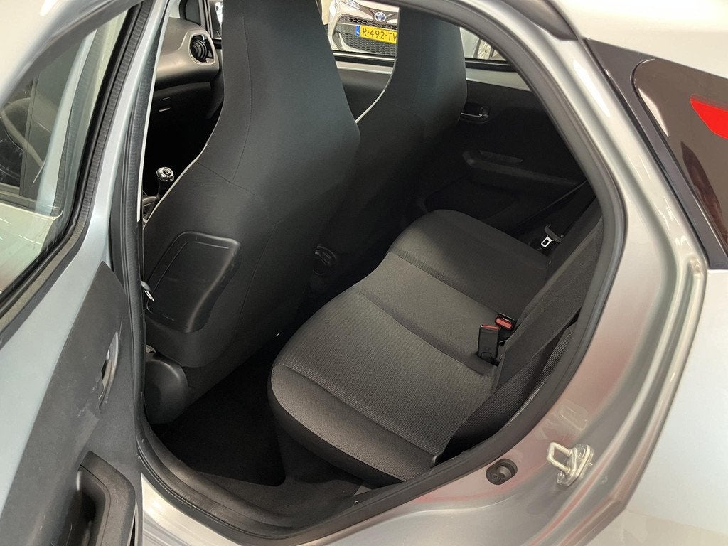 Toyota Aygo 1.0 VVT-i x-play, Voorwielaandrijving, Stof, Gebruikt, Euro 6