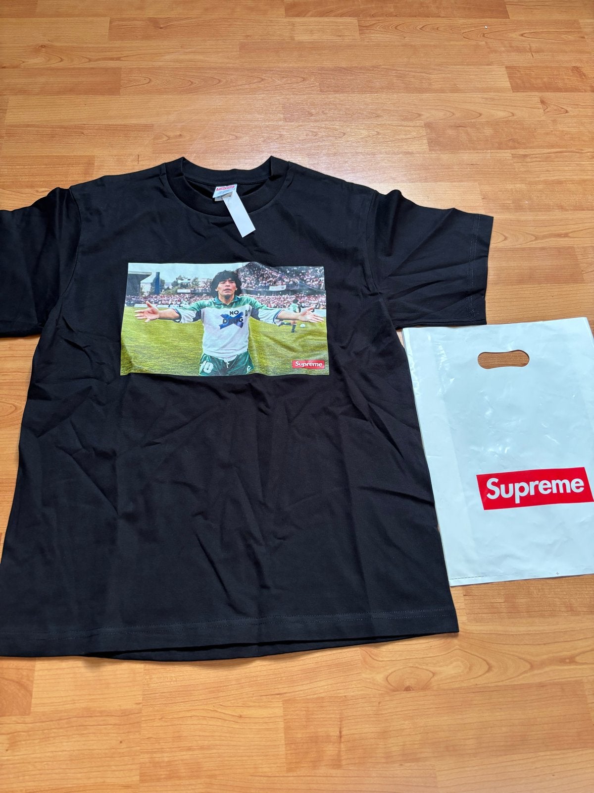 Supreme Maradona Tee Zwart Maat M, Ophalen of Verzenden, Nieuw, Maat 48/50 (M), Zwart