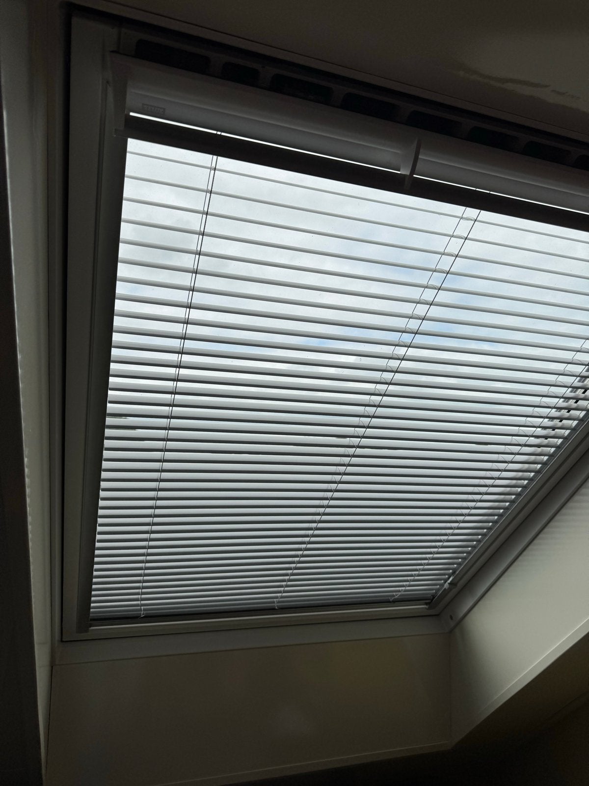 2 Luxaflex jaloezieën voor Velux dakraam GGU SK08 - Grijs, Ophalen, Jaloezie, Zo goed als nieuw, Grijs