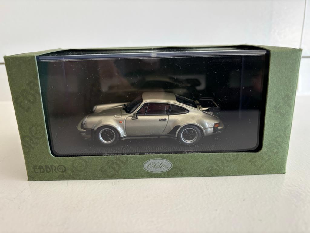 Ebbro 1:43 Porsche 911 - 930 Turbo 1978 Gold Nieuwstaat goud, Hobby en Vrije tijd, Modelauto's | 1:43, Ophalen of Verzenden, Zo goed als nieuw