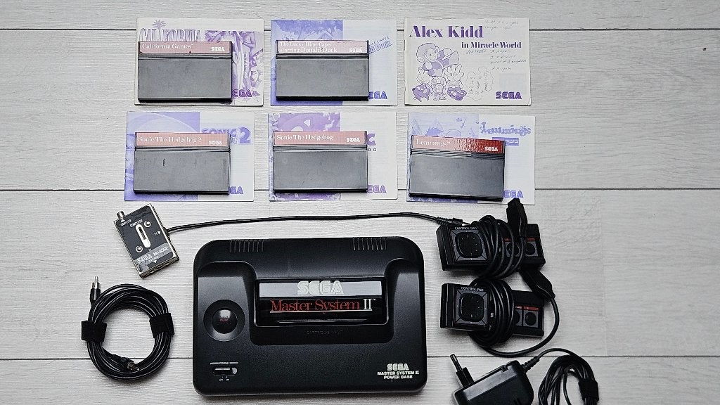Sega Master System II compleet met 2 controllers en 5 games, Met games, Master System, Met 2 controllers, Ophalen of Verzenden