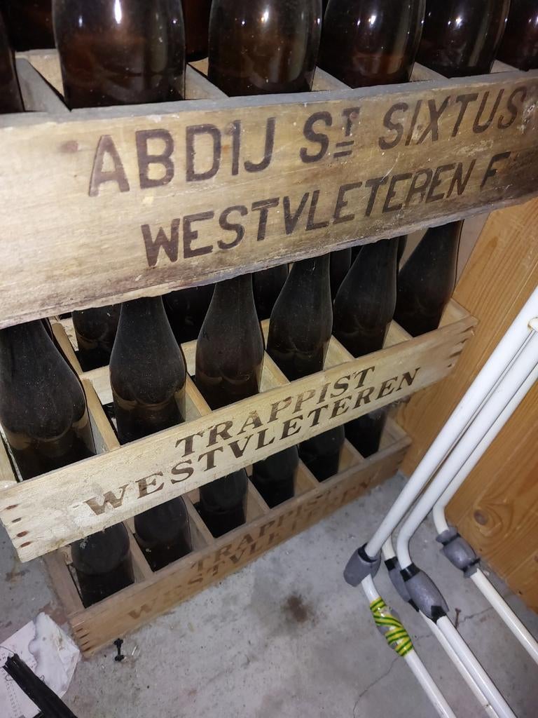 Vintage Westvleteren Bierkratten met Lege Flessen, Ophalen, Gebruikt