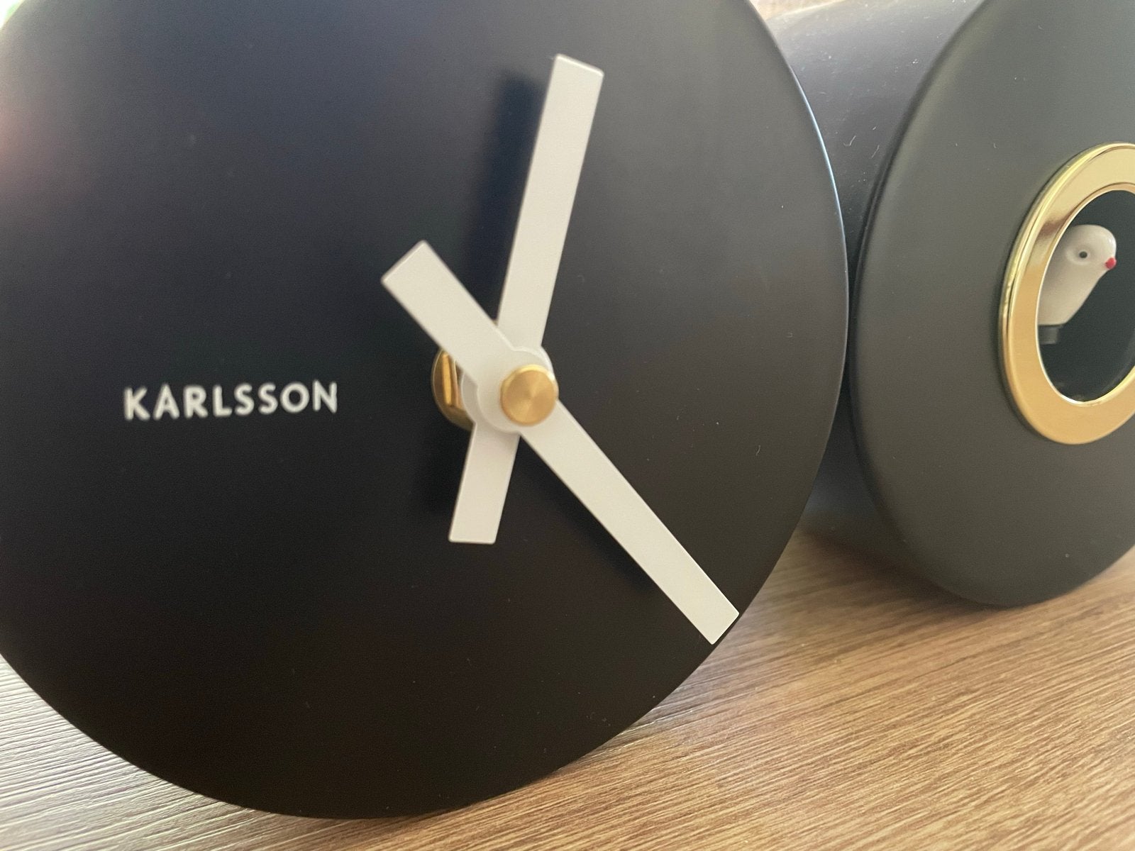 Karlsson Koekoeksklok - Zwart met Witte Wijzers, Analoog, Werkt op batterijen, Koekoeksklok, Ophalen of Verzenden